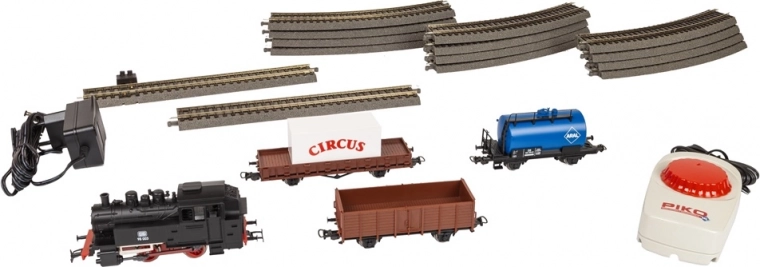 All-in-one: locomotive and 3 freight cars