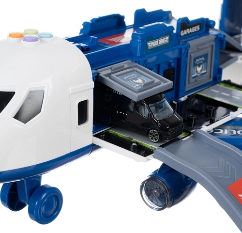 Avatav lennuk parklaga ja rampidega