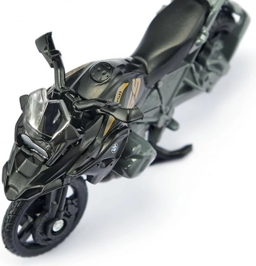 Rubber tires for smooth rolling