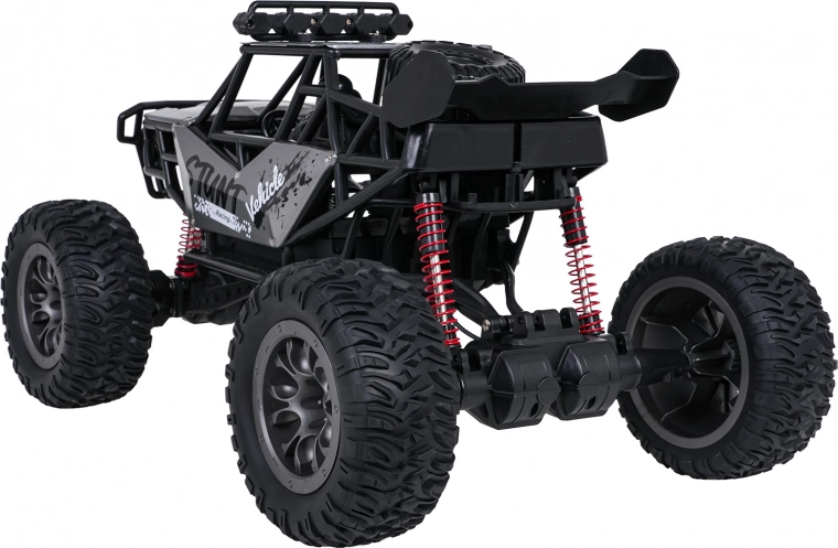 4x4 drive and high suspension for off-road terrain