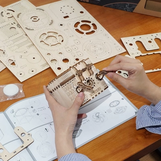 Kokkupandav mudel 123 detailiga