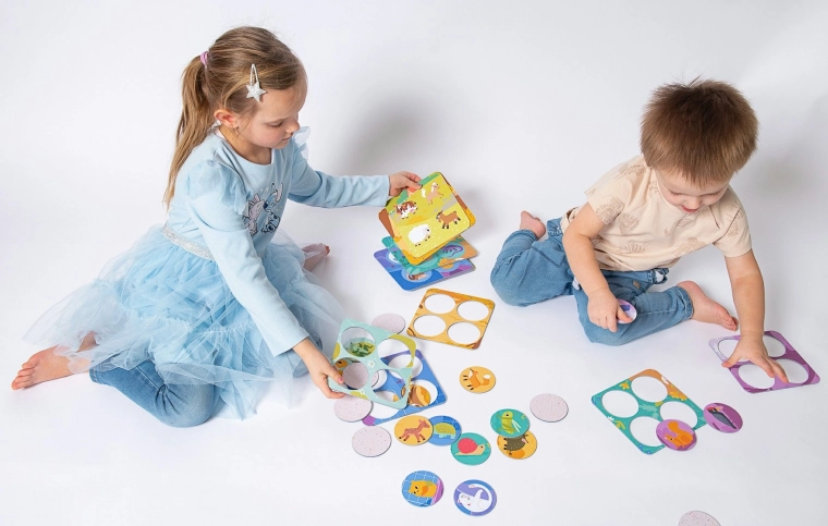 Suured žetoonid ja tugevad lauad väikestele kätele