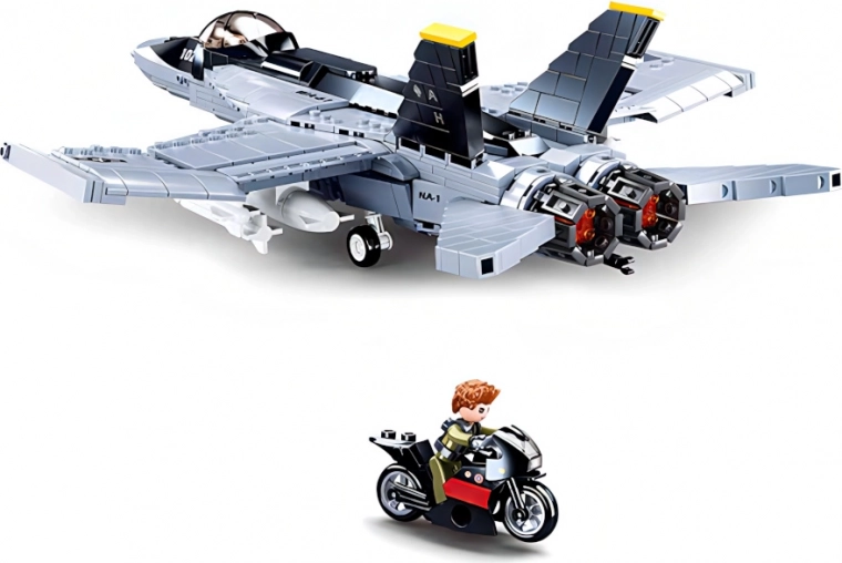 Märulimäng figuuri ja mootorrattaga