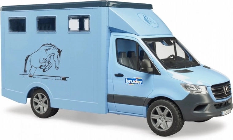 Avatav kabiin ja rikkalikud detailid