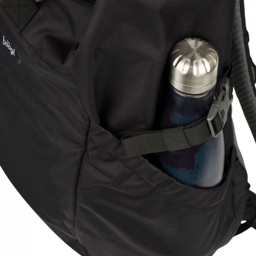 Practical pockets for bottle and essentials