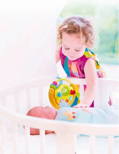 Easy to attach to crib or stroller