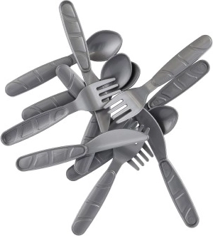 Taldrikud ja söögiriistad täielikuks serveerimiseks