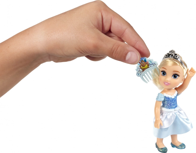 Juuste stiilimine kammiga