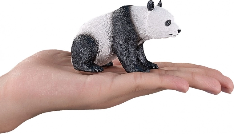 Compact size for small hands