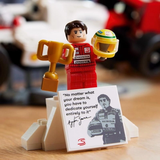 Ayrton Senna minifiguur poodiumialusega