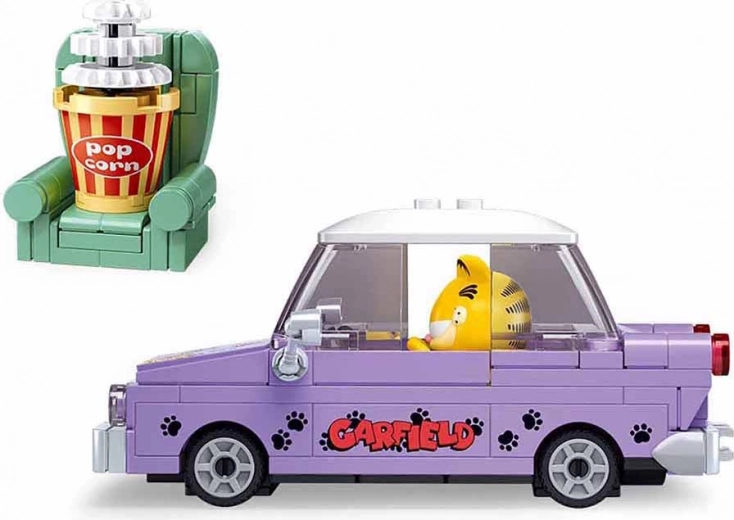 Stiilne auto haagisega Garfieldi värvides