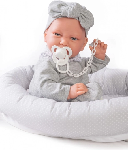 Lutt ketiga ja sobitatud riietus