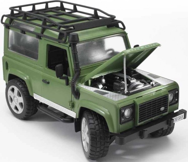 Detailne LAND ROVER DEFENDER avatava kapotiga