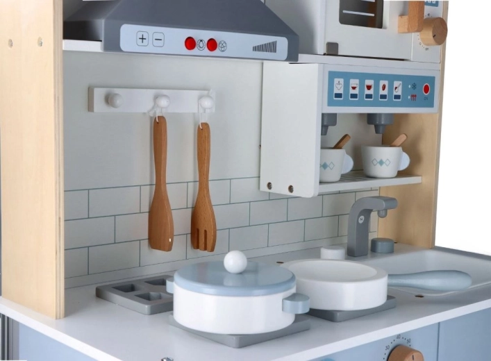 Realistlikud detailid ja interaktiivne juhtimine