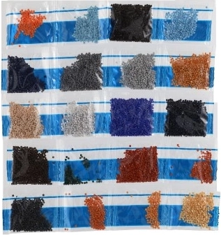 Rikkalik värviliste kivikeste valik