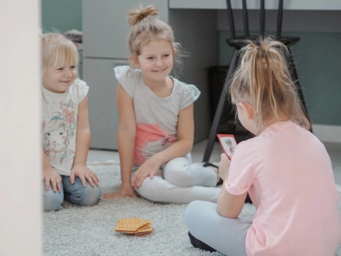 Toetab suhtlust ja keskendumist