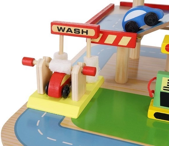 Realistlikud lisad: autopesula, tankla, kassa