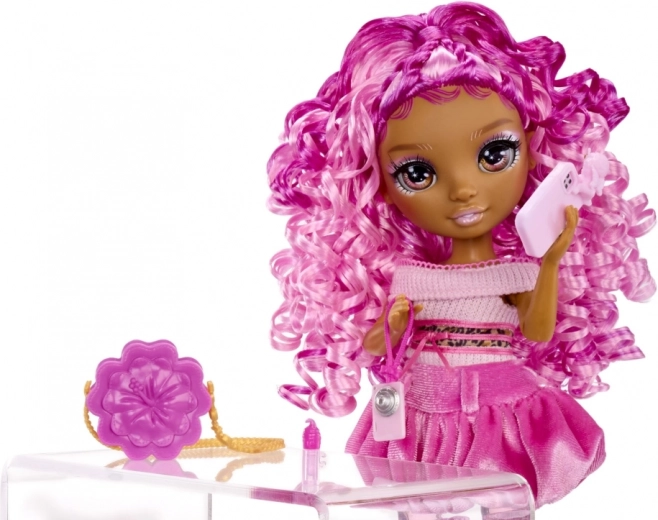 Style and accessories for creative role-play