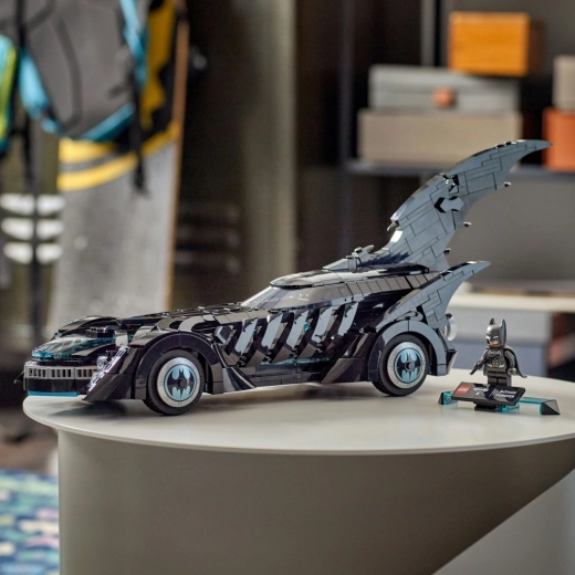 Väljapanekuehe BATMANI minifiguuriga