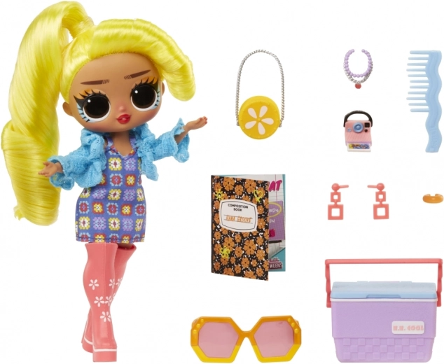 Fashionable look with lots of accessories