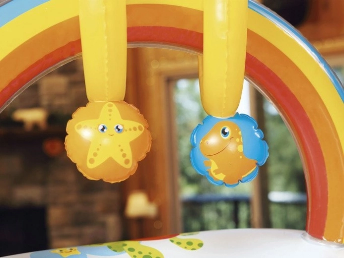 Kaarekonstruktsioon lõbusate piiksuvate mänguasjadega