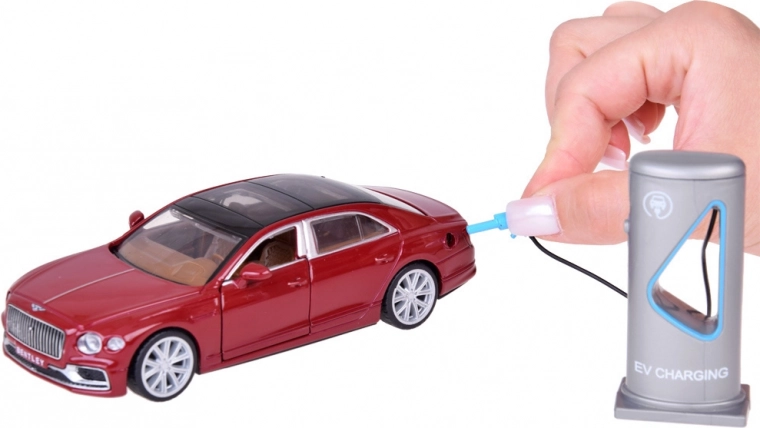 Avatavad uksed ja detailne interjöör