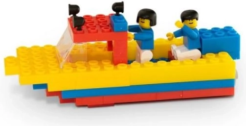 Värviline paat veeseiklusteks