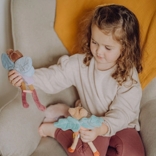 Encourages imagination and creative play
