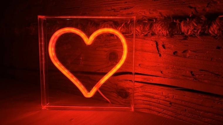 Puhas disain läbipaistvas paneelis