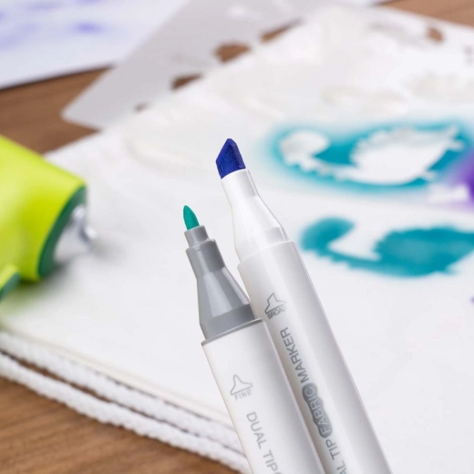 Dual-tipped markers for fabrics