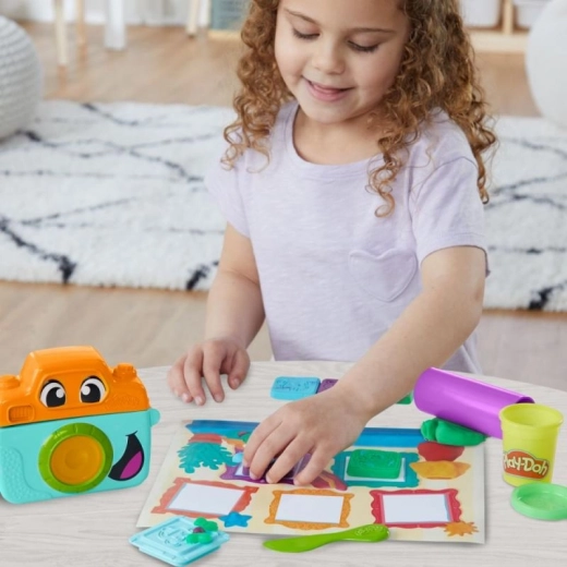 Animal portraits and cheerful accessories