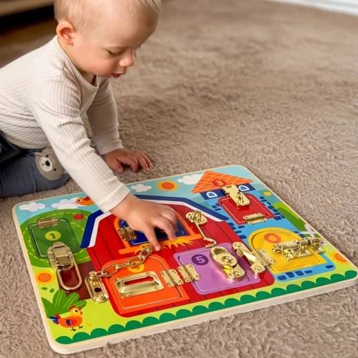 Vastupidav puidust teostus ja ohutud värvid