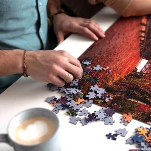 Relaxed puzzling at home