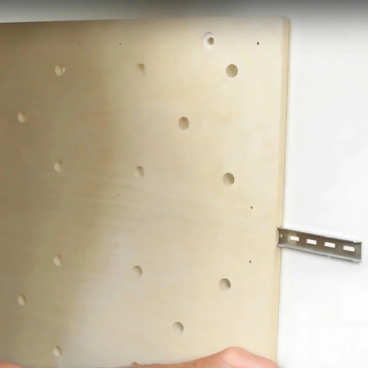 Easy and safe wall mounting