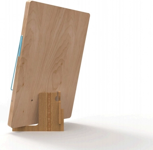 Tugev puidust teostus koos alusega