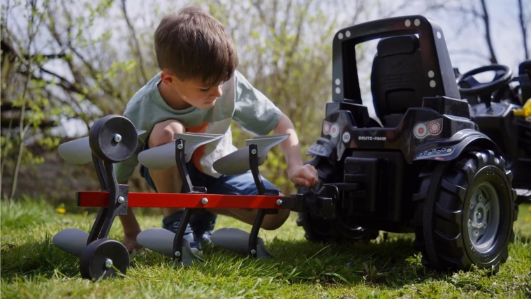 Ühildub Rolly Toys pedaaltraktoritega