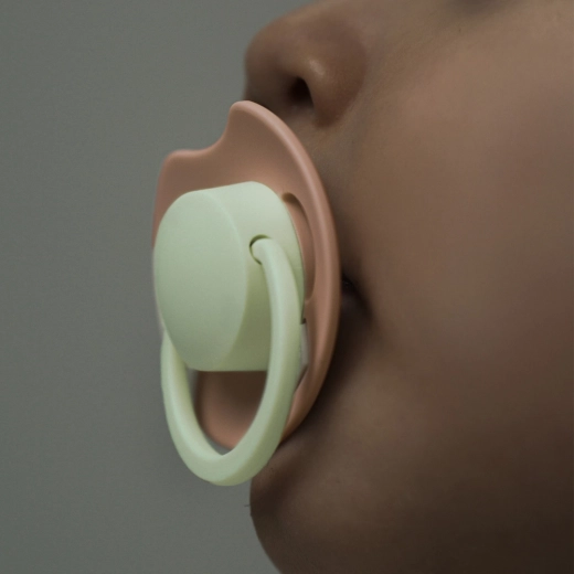 Glow-in-the-dark handle for easy night-time finding