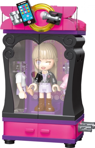 Interactive play features