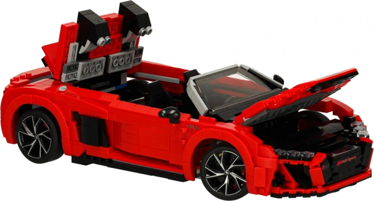 Avatav kapott ja liikuvaid osi