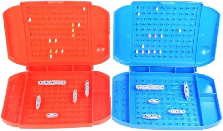 Kaks täiskomplektis mängujaama