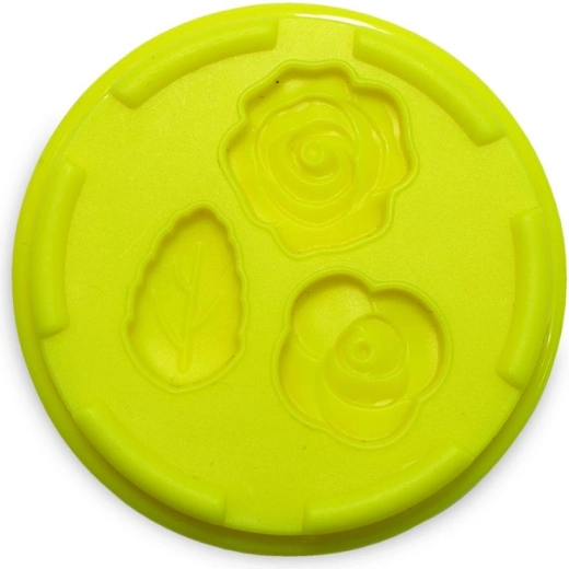 A rich set of cutters and accessories
