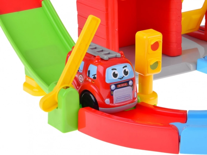 Tõkkepuu ja foor realistlikumaks mänguks