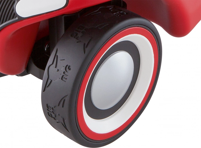 Quiet and steerable wheels