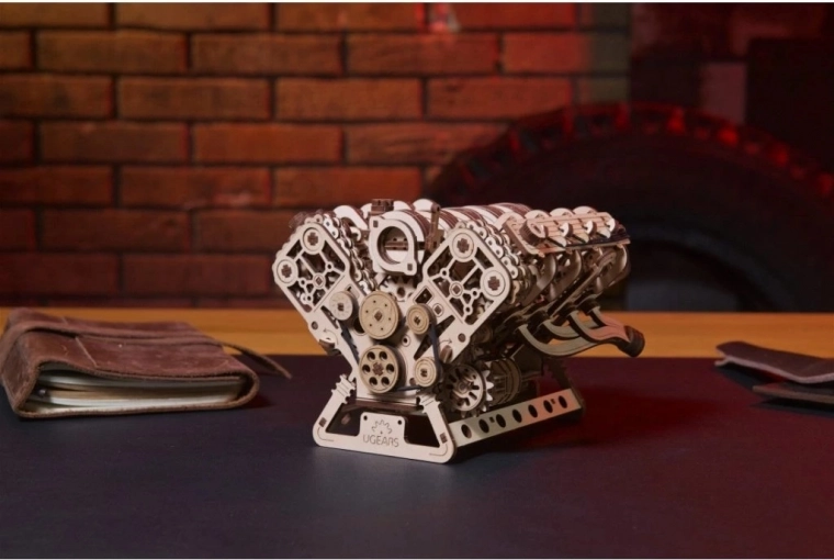 Reaalne V8 mootori simulatsioon