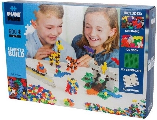 All in one: 600 pieces, 2 baseplates and a guide