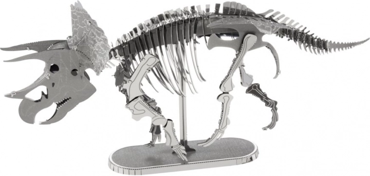Realistlik metallist triceratops