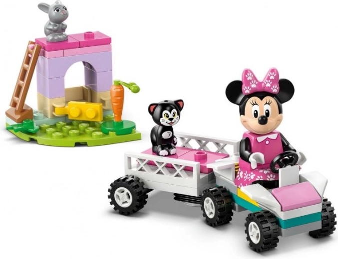 Story play with MINNIE and DAISY