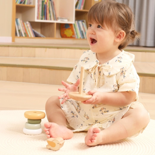 Turvaline puidust teostus väikestele kätele