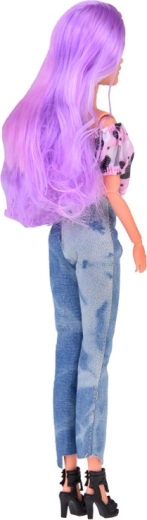 Moodne outfit teksade ja kontsadega