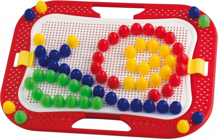 Creative mosaic with large pegs